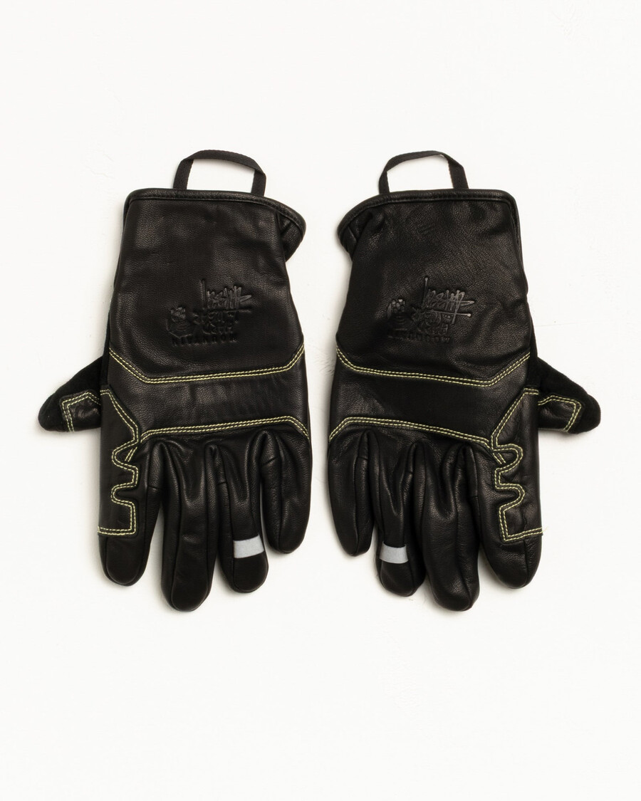 rukavice stüssy mountain hardwear powdergate v černé barvě