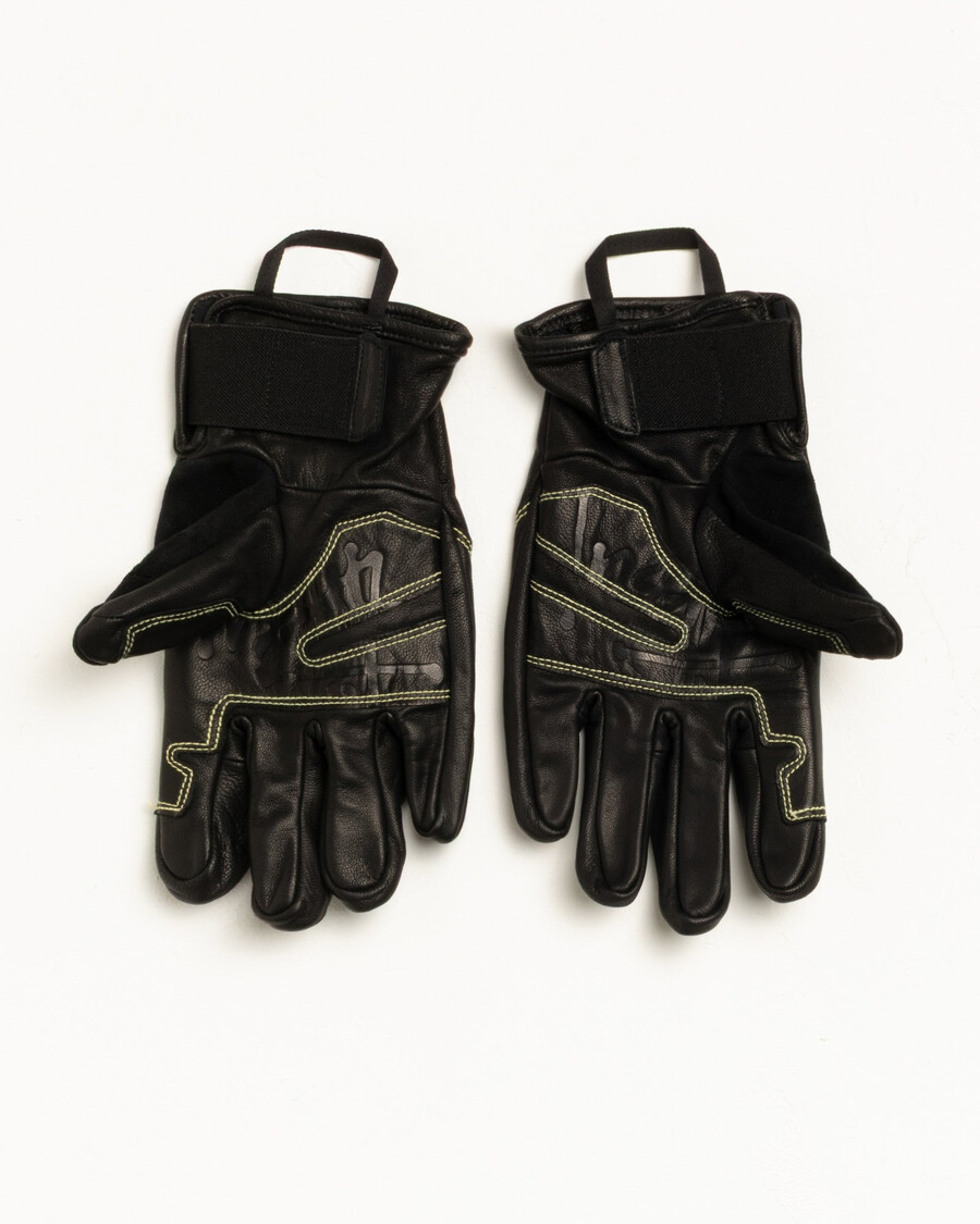 rukavice stüssy mountain hardwear powdergate v černé barvě